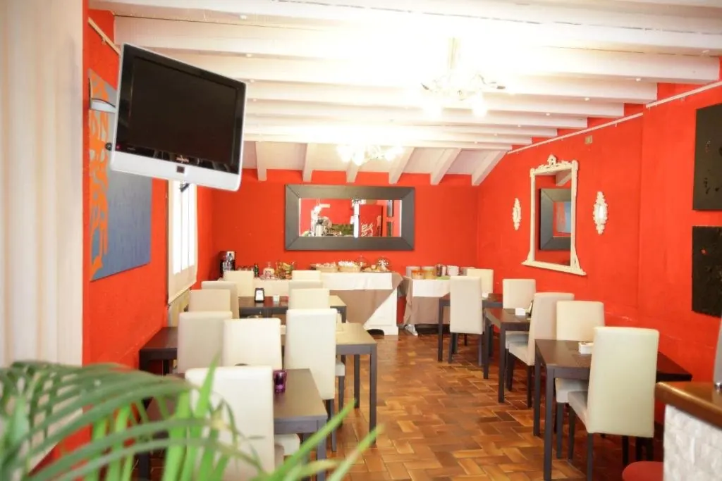 Art Hotel breakfast room